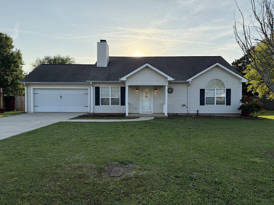 116 E Pointe Cir in Kathleen, GA - Building Photo