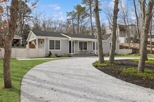 6 W Landing Rd in Hampton Bays, NY - Building Photo