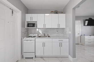 65 W 9th St in Hialeah, FL - Foto de edificio - Interior Photo