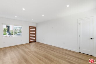 5411 Troost Ave in Los Angeles, CA - Building Photo - Building Photo