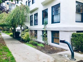 1601 Comox St in Vancouver, BC - Building Photo