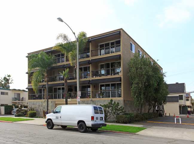 Naples Plaza in Long Beach, CA - Foto de edificio - Building Photo