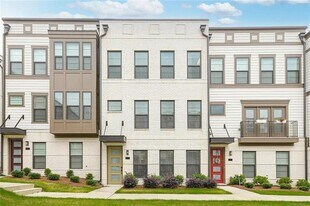 2048 Holtz Ln in Atlanta, GA - Building Photo