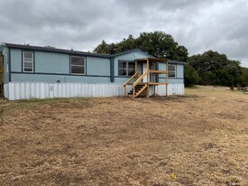 230 Linda's Ln in Gatesville, TX - Building Photo