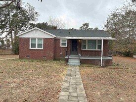 617 Holland Cir in West Columbia, SC - Building Photo