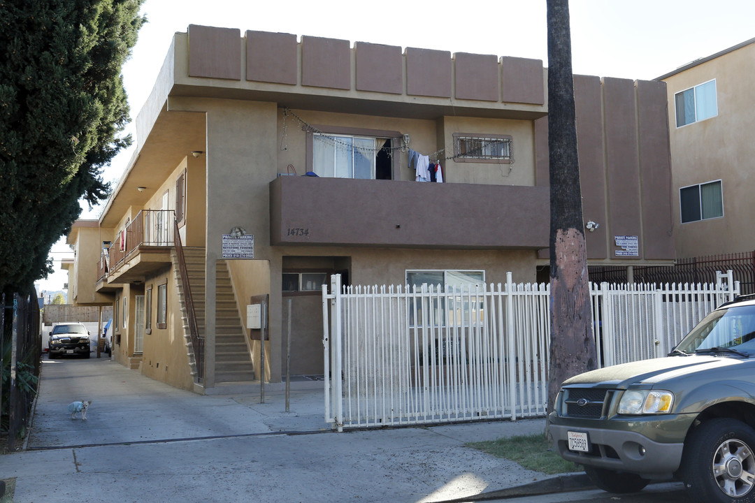 14734 Erwin St in Van Nuys, CA - Building Photo