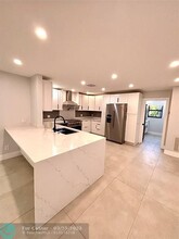 686 SW 4th St in Boca Raton, FL - Foto de edificio - Building Photo
