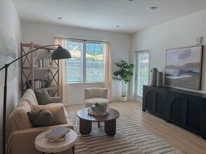 Magnolia at Palm Bay in Palm Bay, FL - Foto de edificio - Building Photo