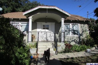 10038 - 10042 Tujunga Canyon Blvd Apartments in Tujunga, CA - Foto de edificio - Building Photo