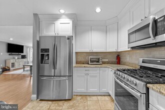 42 Woodmont Dr in Trenton, NJ - Building Photo - Building Photo