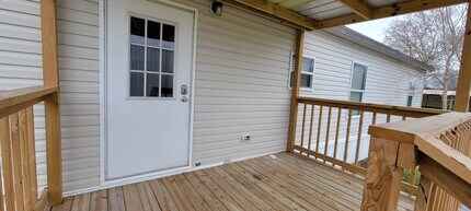 405 Battlebell Rd in Highlands, TX - Foto de edificio - Building Photo