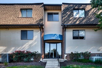 Meadow Creek Apartments in Westminster, MD - Foto de edificio - Building Photo