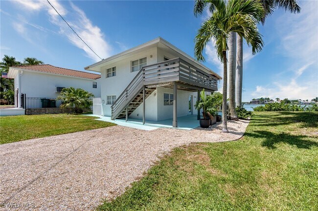 31 E Pelican St in Naples, FL - Building Photo - Building Photo