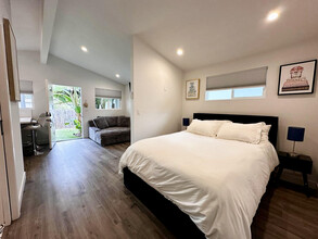 22949 Valerio St in Los Angeles, CA - Building Photo - Building Photo