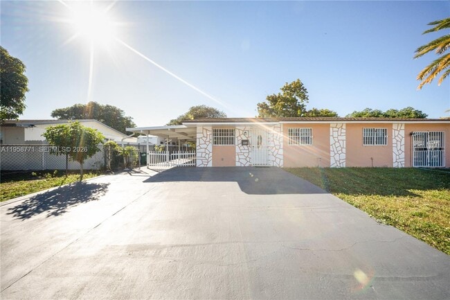 20120 SW 112th Ct in Miami, FL - Building Photo - Building Photo