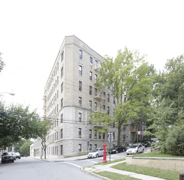 360 E 234th St in Bronx, NY - Building Photo
