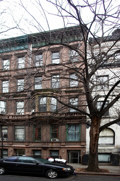 28 W 75th St in New York, NY - Building Photo