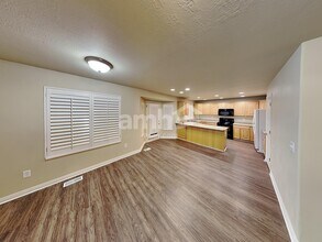 932 Foxboro Dr in North Salt Lake, UT - Foto de edificio - Building Photo