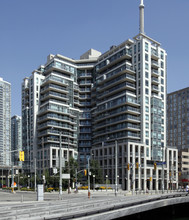 Aqua Condos in Toronto, ON - Building Photo - Building Photo