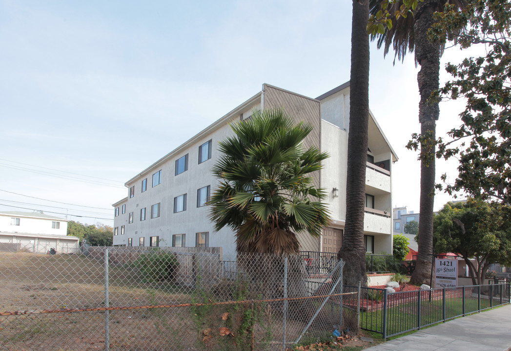 1421 16th St in Santa Monica, CA - Building Photo