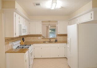 36 S High Oaks Cir in Spring, TX - Building Photo - Building Photo