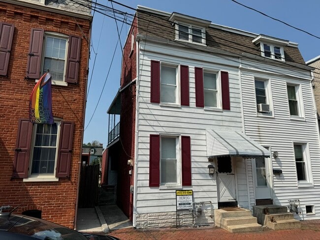 911 Blunston St in Columbia, PA - Building Photo - Building Photo