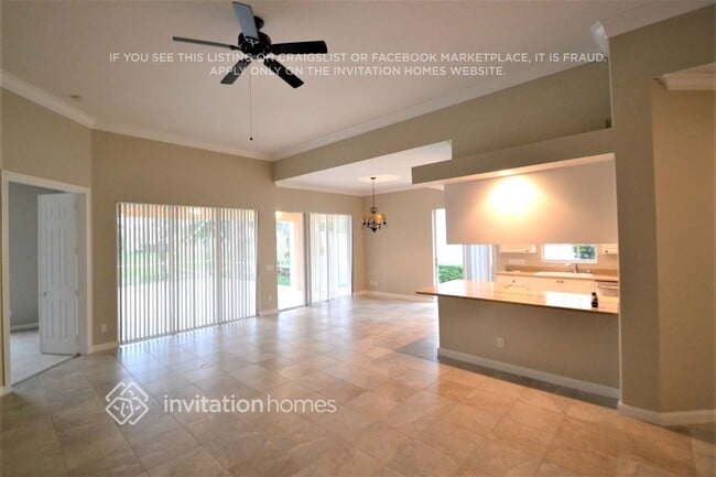 8233 Pine Cay Rd in Wellington, FL - Foto de edificio - Building Photo