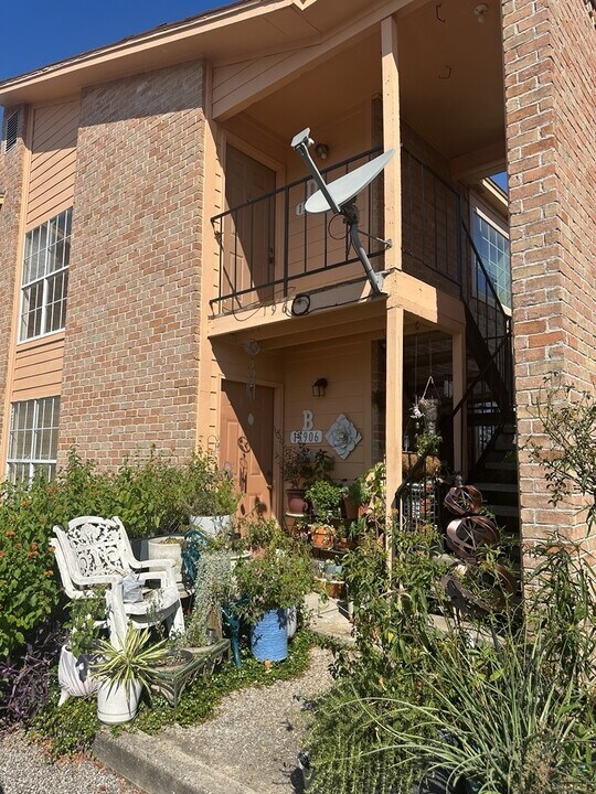 13906 Buckingham Dr in Tomball, TX - Building Photo