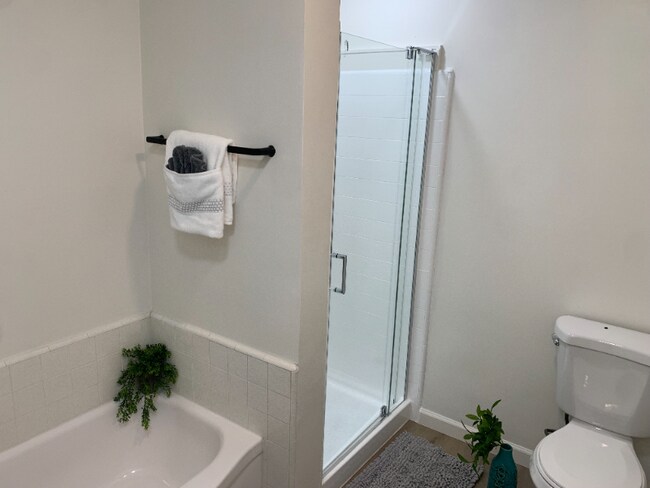 220 E Live Oak St in San Gabriel, CA - Foto de edificio - Building Photo