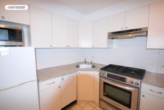 415 E 82nd St in New York, NY - Building Photo - Building Photo