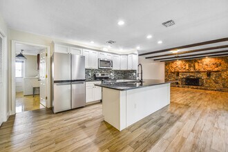 8385 NW 14th St in Coral Springs, FL - Building Photo - Building Photo