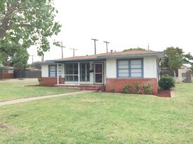 1718 43rd St in Lubbock, TX - Building Photo