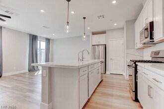 646 Infinity Rdg St in Las Vegas, NV - Building Photo - Building Photo