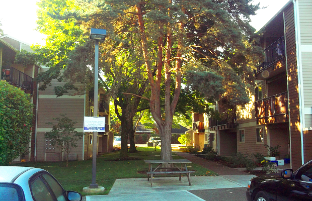 Crestview Court Apartments in Beaverton, OR - Building Photo - Building Photo