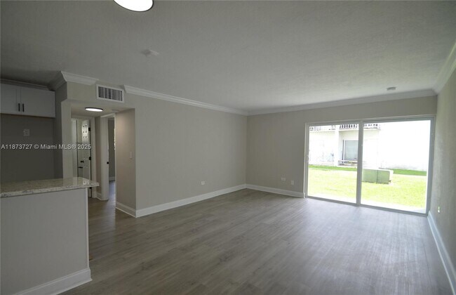 7244 SW 94th Pl in Miami, FL - Foto de edificio - Building Photo