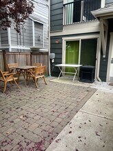 3623 36th Ave S in Seattle, WA - Foto de edificio - Building Photo