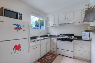 525 E Cottonwood Rd, Unit Furnished 1 Bdm PSCentral in Palm Springs, CA - Building Photo - Building Photo