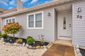 20 Venetian Ct in Toms River, NJ - Building Photo - Building Photo