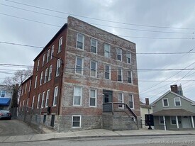 40 Pearl St in New London, CT - Building Photo