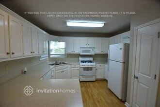 380 Ashland Manor Dr in Lawrenceville, GA - Foto de edificio - Building Photo