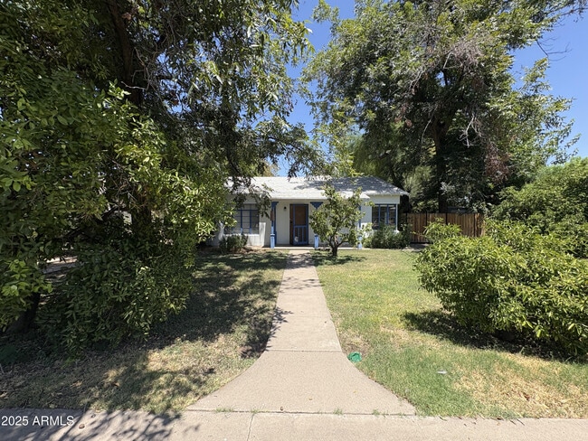 220 E 14th St in Tempe, AZ - Building Photo - Building Photo