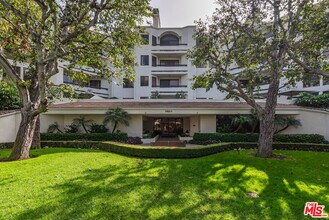 2102 Century Park Ln in Los Angeles, CA - Building Photo - Building Photo
