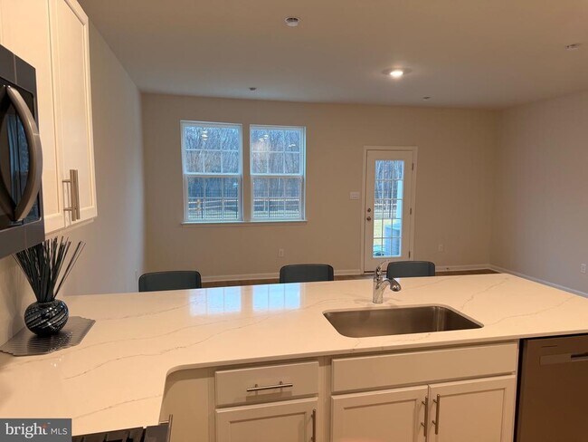 16 Whaler Dr in Runnemede, NJ - Building Photo - Building Photo