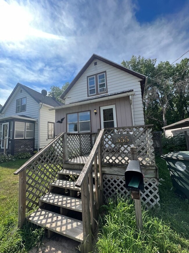 property at 555 W Wellington St