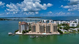 464 Golden Gate Point in Sarasota, FL - Building Photo