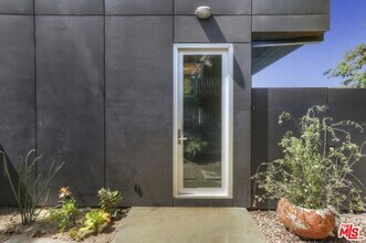 11462 Laurelcrest Rd in Los Angeles, CA - Building Photo - Building Photo