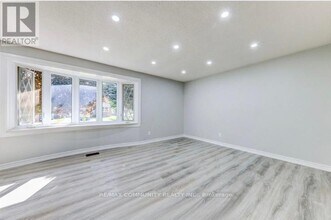 822 Central Park Blvd N in Oshawa, ON - Building Photo - Building Photo