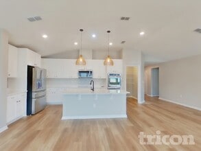 11430 Tiburon Dr in Jacksonville, FL - Foto de edificio - Building Photo