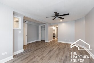 906 W Montrose Ave in Chicago, IL - Building Photo - Building Photo