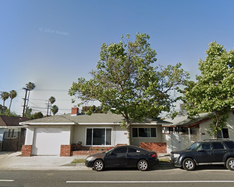 8025 Gardendale St in Downey, CA - Building Photo